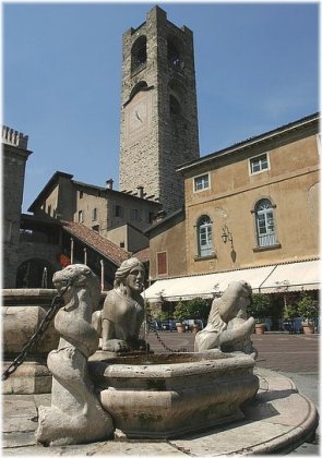 Piazza Vecchia_Torre civica