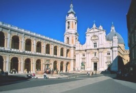 Loreto: Piazza della Madonna e Santuario