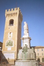 Torre del Borgo e Statua di Leopardi