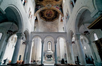 S. Nicola: navata centrale