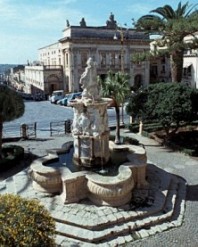Fontana di Ercole e Teatro