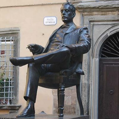 Statua a Puccini
