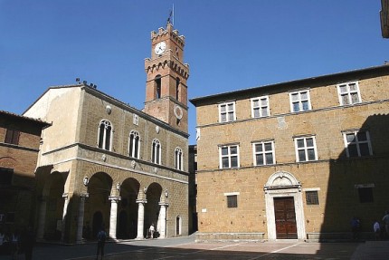 Piazza Pio II_Palazzo Pubblico e Palazzo Vescovile