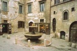 Piazza del Bargello: Palazzo del Bargello e Fontana dei Pazzi