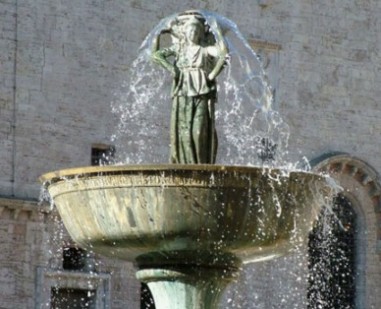 Fontana Maggiore: decorazioni