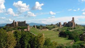 Tuscania: Mura e Colle S. Pietro
