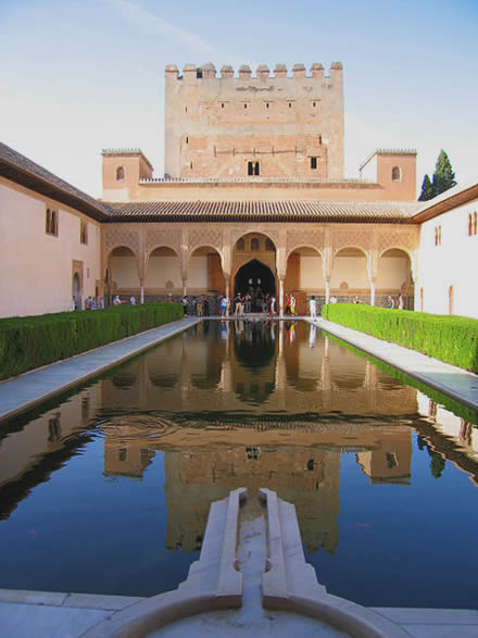Granada_Alhambra-Patio de los Arrayanes