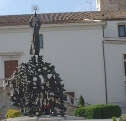 Monumento a Padre Pio (P. Fazzini)