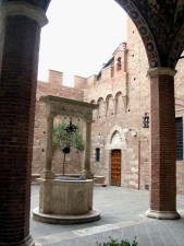 Via di Città: palazzo Chigi-Saracini (interni)