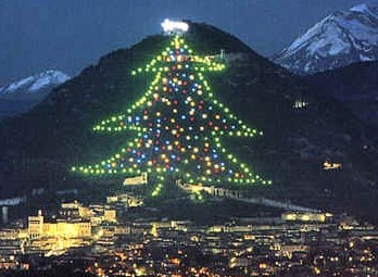 Albero di Natale sul monte Ingino