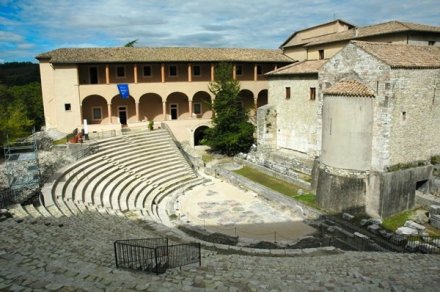 Teatro romano-Monastero S. Agata (Museo archeologico)