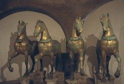 Cavalli di bronzo