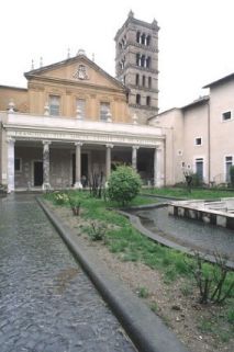 Santa Cecilia in Trastevere: facciata